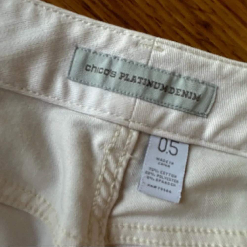 Women’s White Chico’s 0.5 Platinum Denim Jeans Tapered‎ Cropped Skinny - Picture 2 of 7